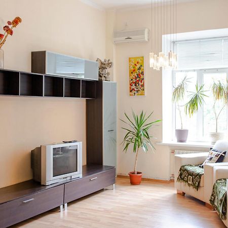 Апартаменти 3-Кімнатні В Центрі, Метро Театральна Kiev Eksteriør billede